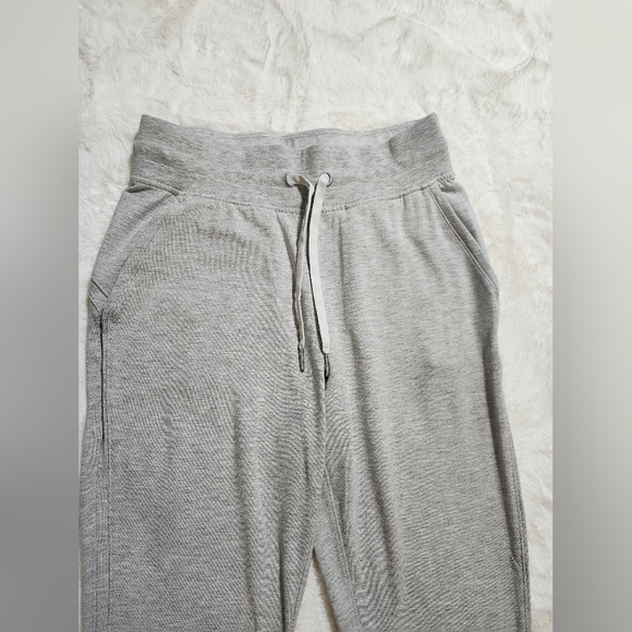 Lululemon Warm Down High-Rise Jogger. Size 4. - Picture 10 of 16